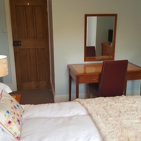 Sadlers Guest House Wokingham Bagian luar foto
