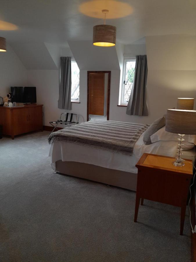 Sadlers Guest House Wokingham Bagian luar foto