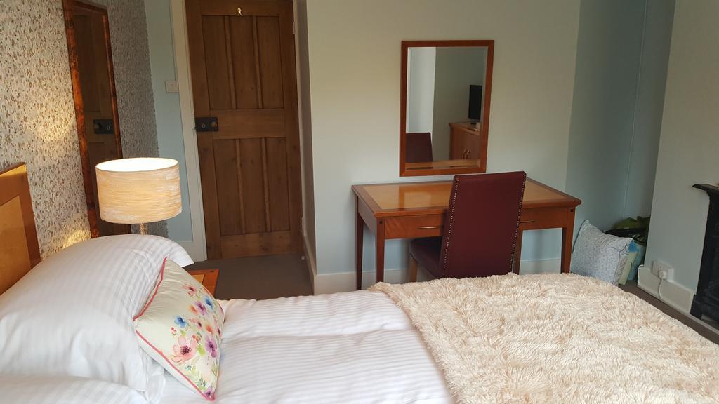 Sadlers Guest House Wokingham Bagian luar foto