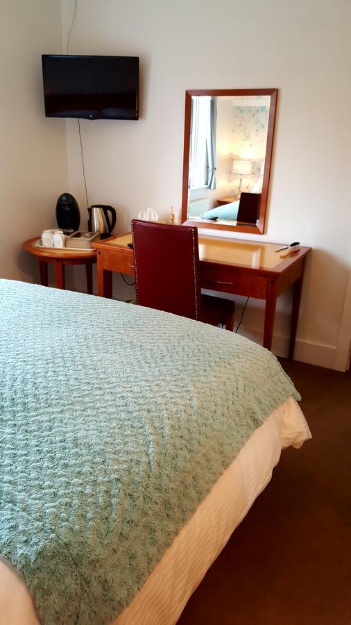 Sadlers Guest House Wokingham Bagian luar foto