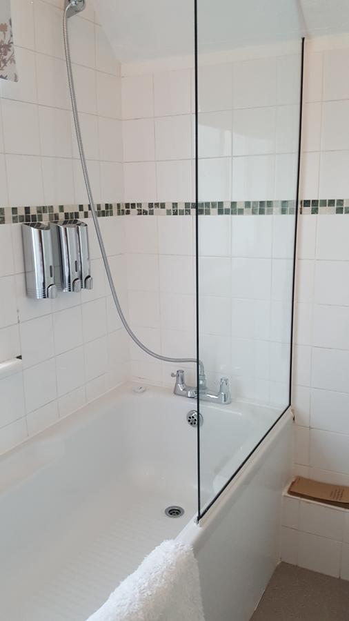 Sadlers Guest House Wokingham Bagian luar foto
