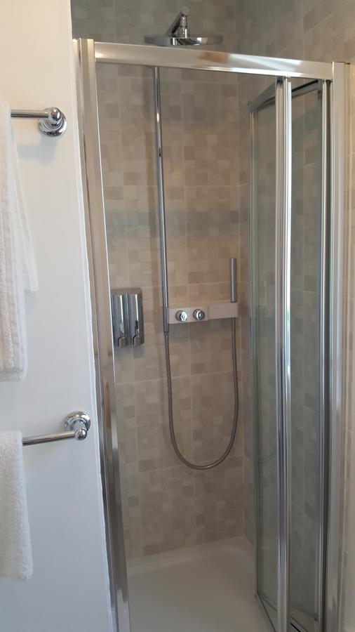 Sadlers Guest House Wokingham Bagian luar foto